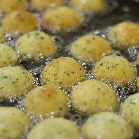 Terrae Eremis: Ristorante, Bar, B&B Roccamorice エクステリア 写真