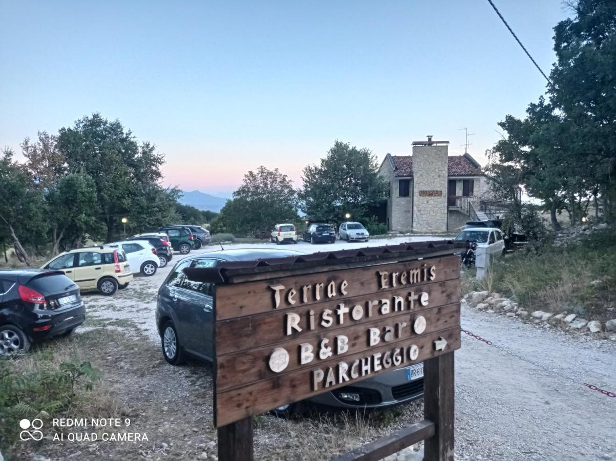 Terrae Eremis: Ristorante, Bar, B&B Roccamorice エクステリア 写真